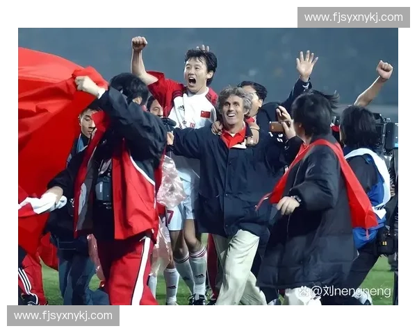 中国足球历史性突破夺世界杯冠军引发全国狂欢热潮